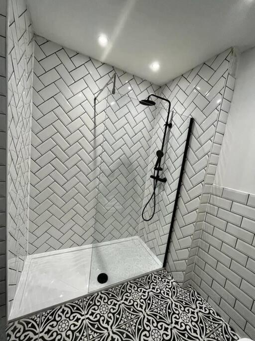 Stunning 1 Bed Apt In West End Глазгоу Екстериор снимка
